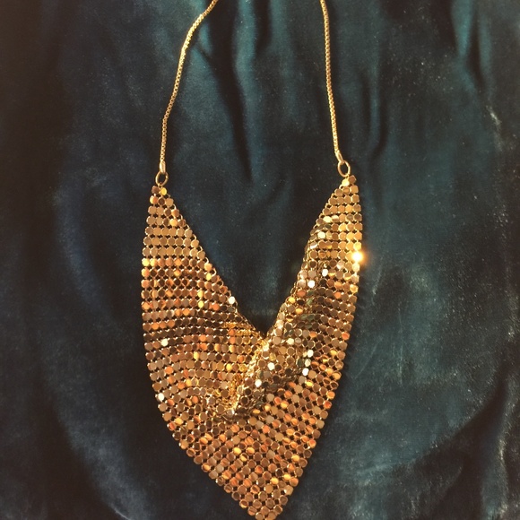 Mesh triangular Scarf design necklace - Picture 2 of 3